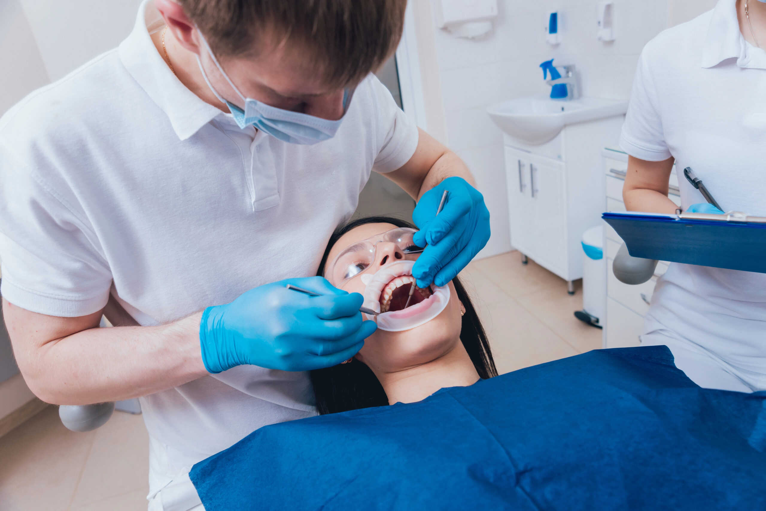 General Dentist vs Specialist: Who Should You See and When?